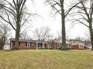 272 White Tree Ln, Ballwin, MO