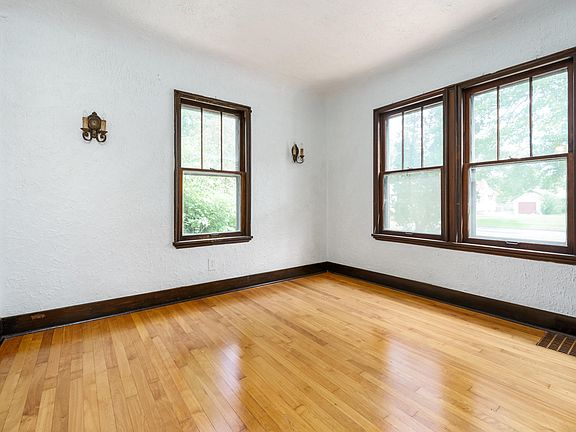4th image of 103 East Ave N