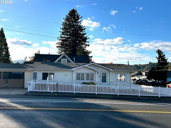 133 S Gateway Blvd, Cottage Grove, OR 97424