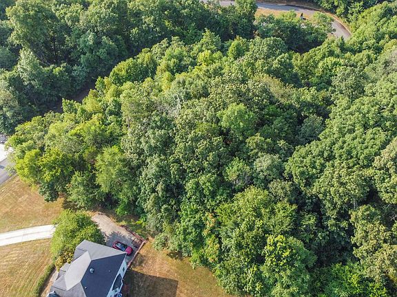 2nd image of 250 Vineyard Cove Dr