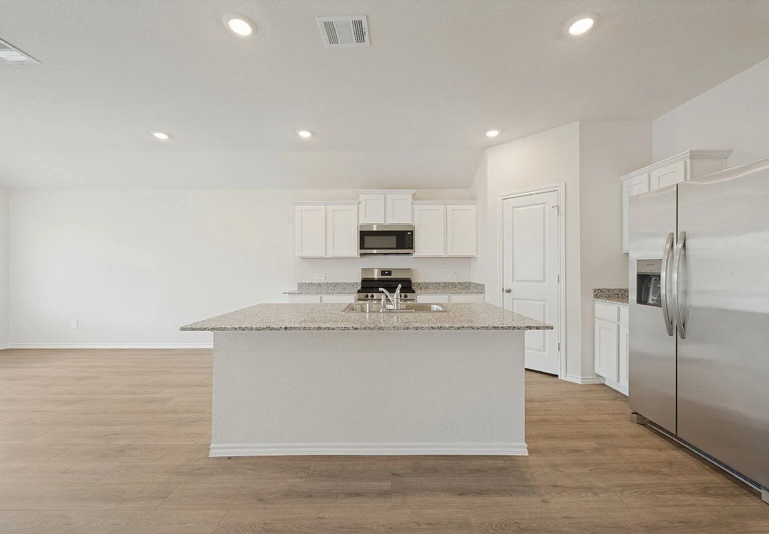 4 bed, 2.5 bath, 1875 sqft, $1,950 — Photo 4