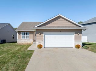 5833 Summerland Dr, Waterloo, IA 50701