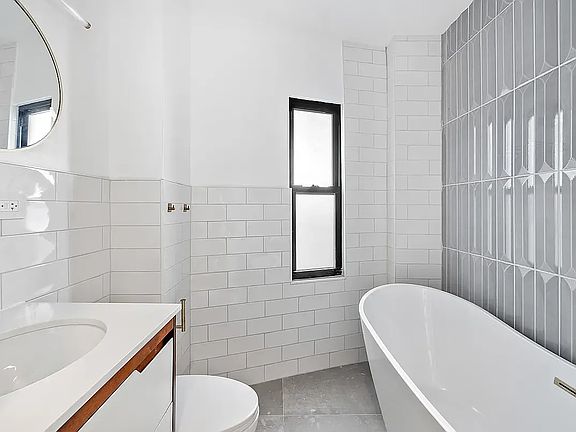 5th image of 76 Meserole Ave APT 2A
