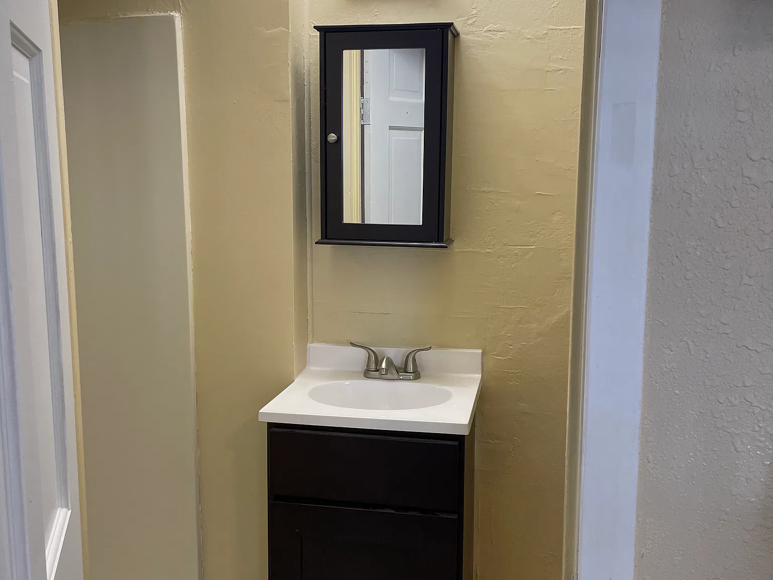 2 bed, $1,100 — Photo 4
