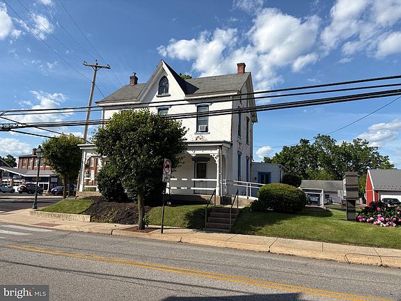 2nd image of 105 S Main St