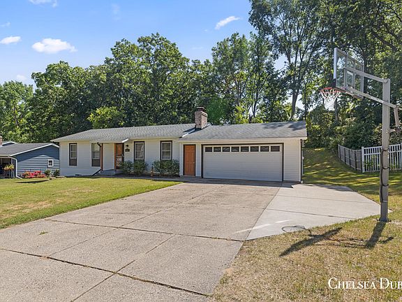 2nd image of 4622 Breckenridge Dr NE