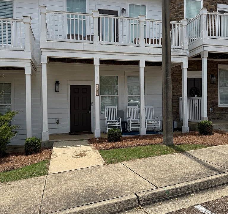 1st image of 225 Town Center Dr
