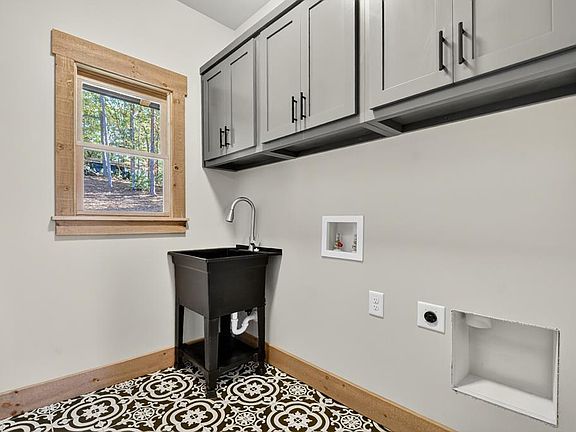 21st image of 382 Pocaset Dr