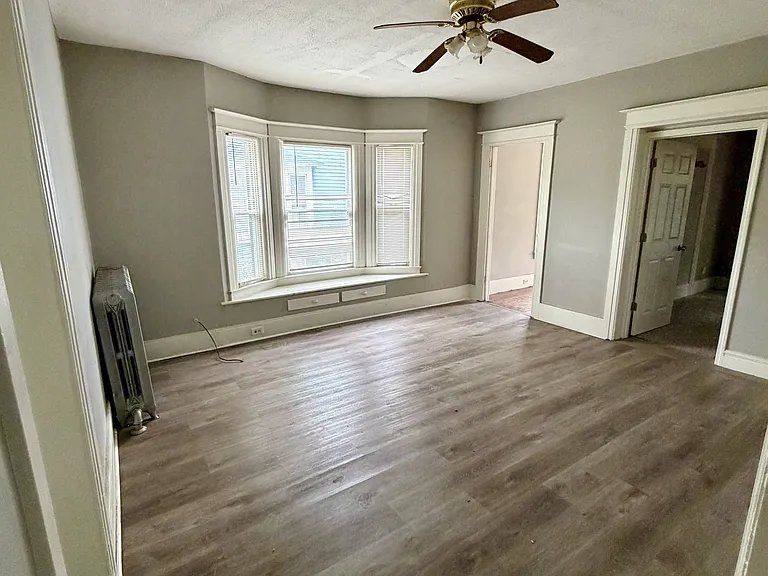 58-60 Sidney St #58 — Photo 8