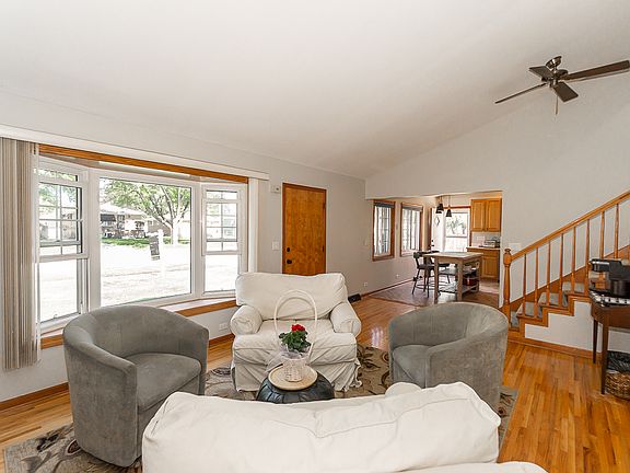 4th image of 508 N Addison Rd