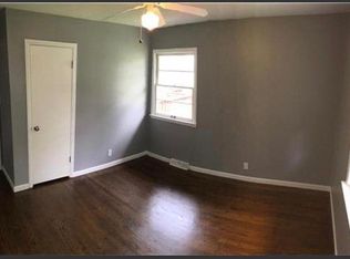 505 SW Mitchell St, Oak Grove, MO 64075