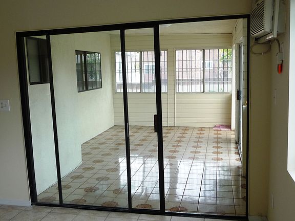 5th image of 1146 Rosewood Ave