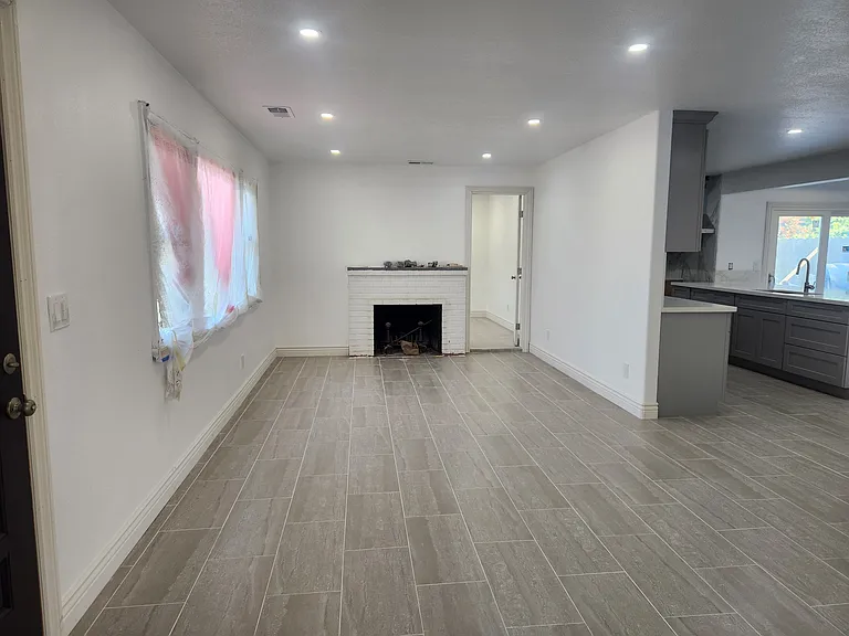 Sequoia St — Photo 13