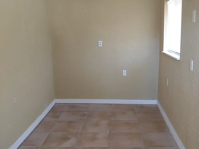 145 N Hackberry Ave — Photo 25