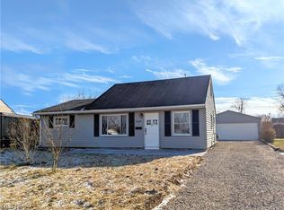 569 Willow Park Rd, Elyria, OH 44035