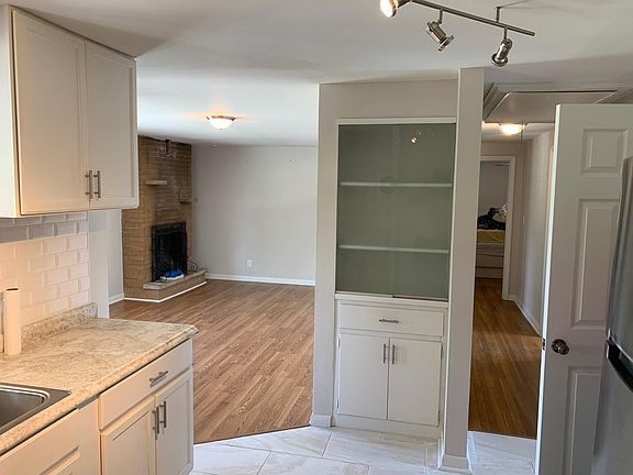 4th image of 4945 S Lake Dr
