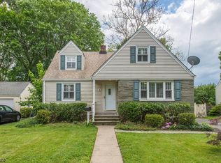 9 Diana Rd, Morris Plains, NJ 07950