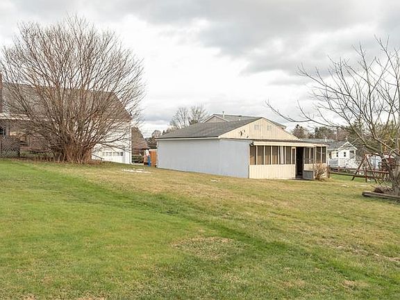 4th image of 110 Vanessa Dr