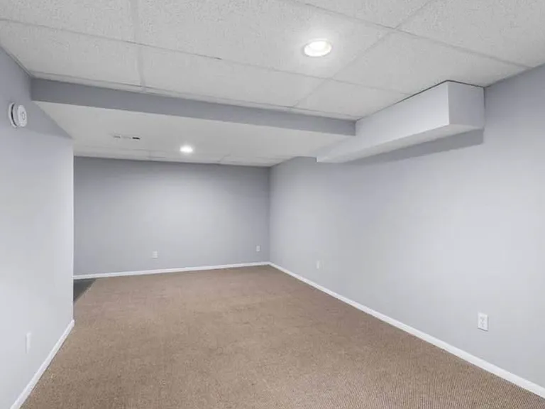 885 Lionsgate Dr — Photo 5