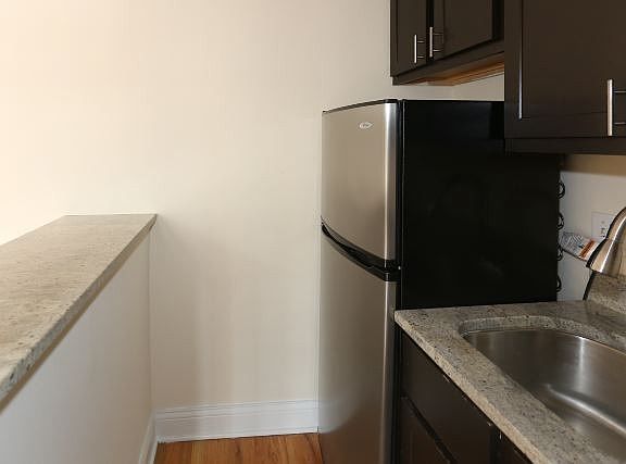 4th image of 4614.5 N Paulina St #M06r