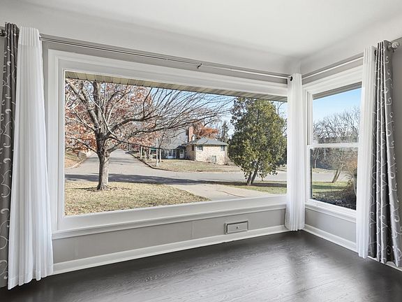 4th image of 1605 W 72nd St