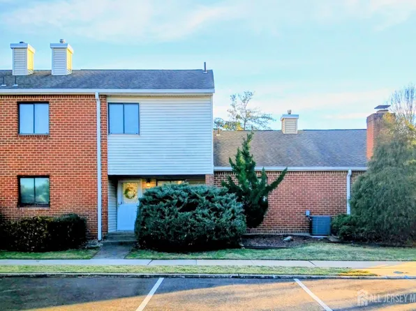 119 Nightingale Ct, Old Bridge, NJ 08857