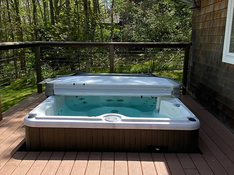 Laurel Dr — Photo 10