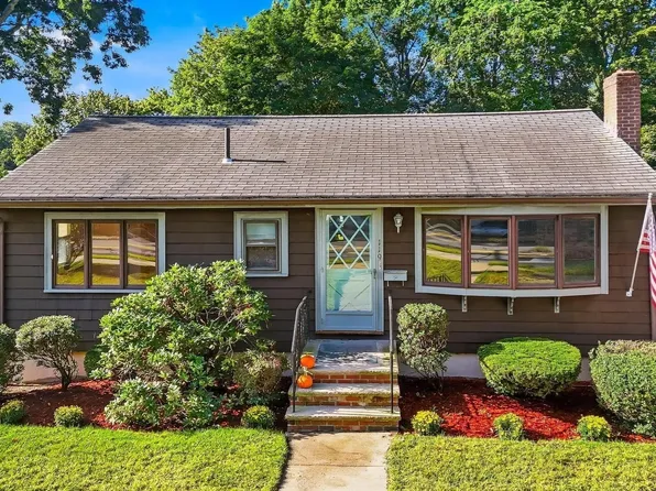119 School St, Woburn, MA 01801