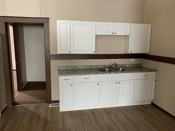 2nd image of 468 Oliver St #1