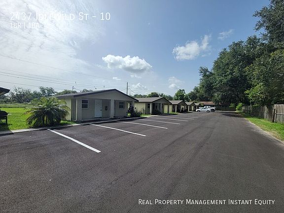 2nd image of 2437 Idlewild St #10