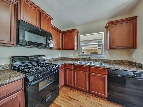 3rd image of 315 Pine Mist Ln