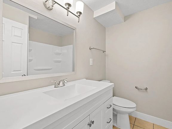 4th image of 102 W Angelo Ave #102