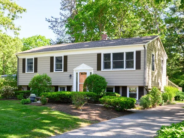 39 Barouche Dr, Marshfield, MA 02050