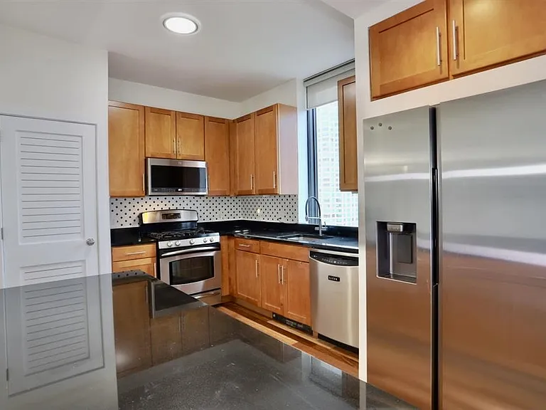 389 Washington St #20A — Photo 4