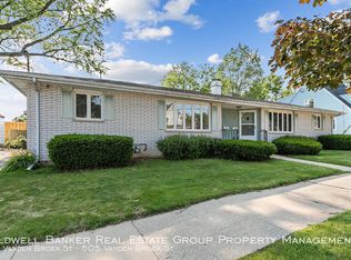 505 Vanden Broek St, Little Chute, WI 54140