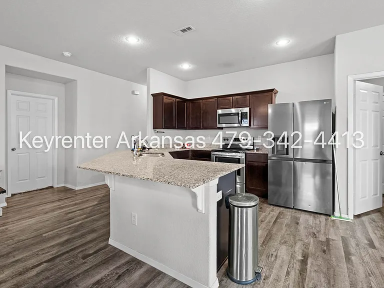 1600 Edinburgh Dr — Photo 11