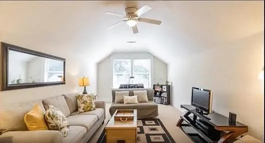1304 Northview Ave NE #TOP FLOOR — Photo 2