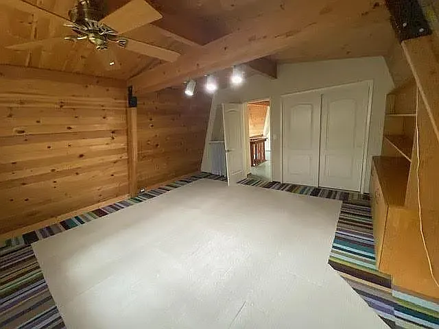 4 bed, 2380 sqft, $5,300 — Photo 4
