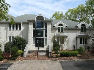20 Taylorr Lake Ct, Manalapan, NJ 07726