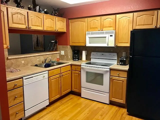 2 bed, 1.5 bath, 1746 sqft, $2,350 — Photo 3