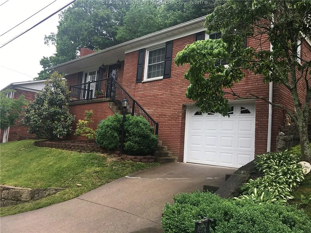 864 Beaumont Rd photo 1