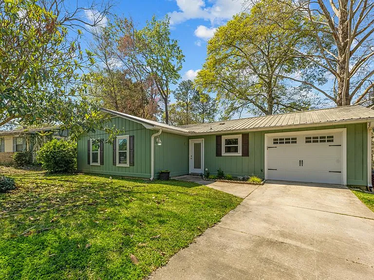 2637 Vassar Rd — Photo 3