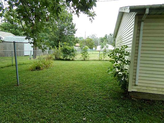 4th image of 3341 Chaucer Dr