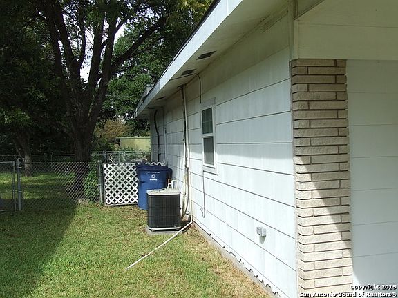 4th image of 423 Pilgrim Dr