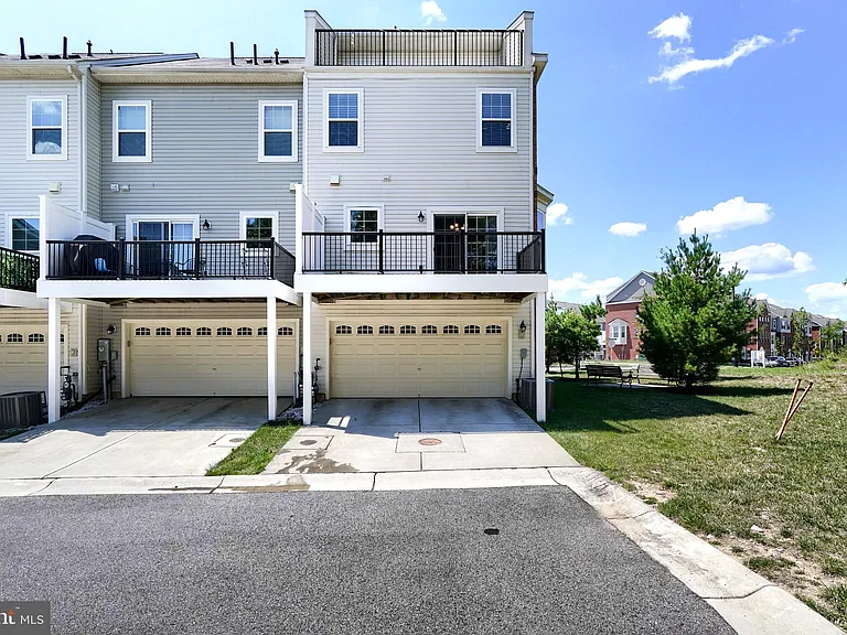 8016 Blue Stream Dr — Photo 4