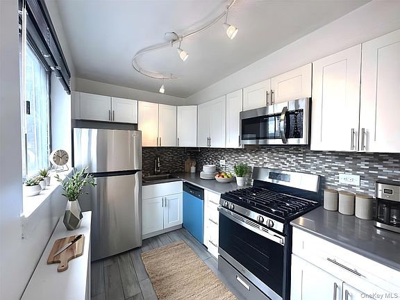 5th image of 4455 Douglas Avenue #9M