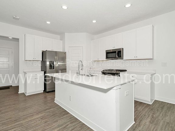 3rd image of 6380 Apperson Dr