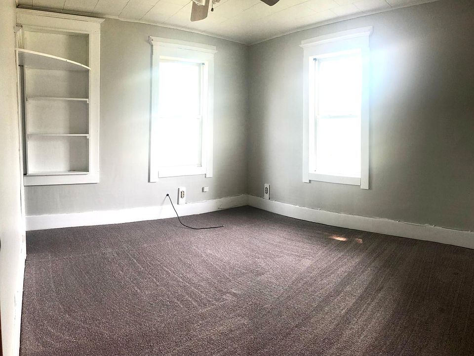 400 N Cherry St, Crescent City, IL 60928 Zillow