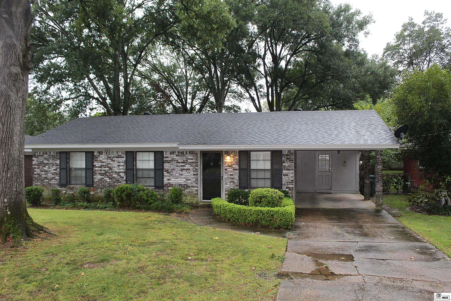 3 bed, 1.5 bath, 1600 sqft, $2,950 — Photo 1
