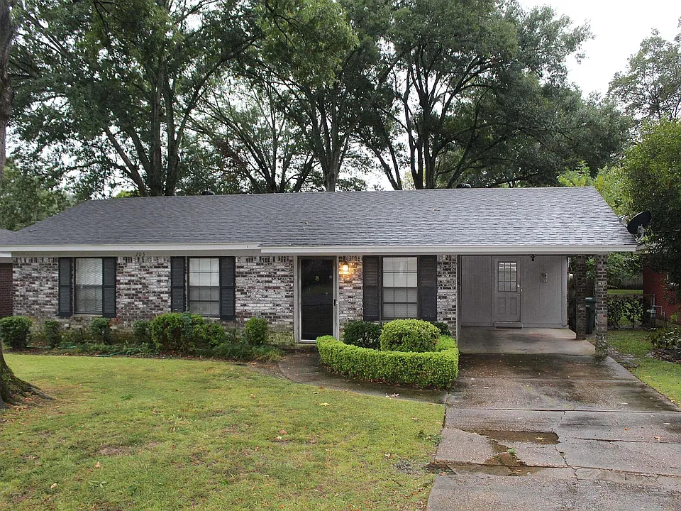 205 Fairway Dr